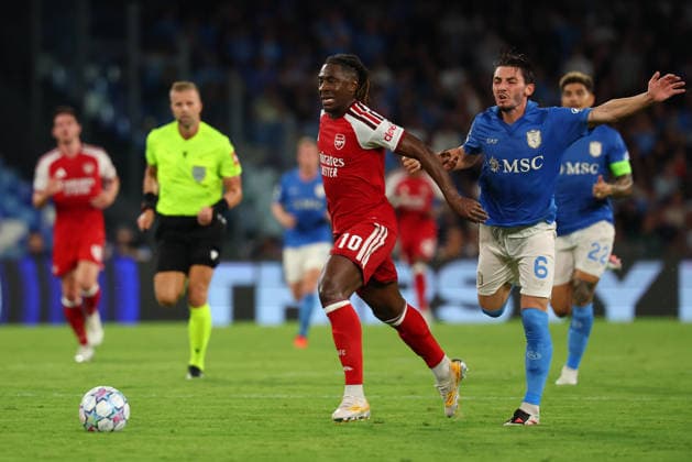 Arsenal s Eberechi Eze fights for the ball with Napoli™s Billy Gilmour during the UEFA Champions League football match between Napoli vs Arsenal - Champions League 2026 2027 - Diego Armando Maradona stadium September 9, 2026 Naples, Italy soccer  Copyright: xAlessandroxGarofalo LaPressex