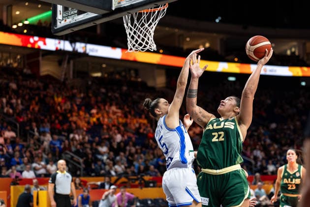 Zitina Aokuso of Australia, age 22, making a layup; Matilde Villa of Italy, age 5; GER, Italy vs. Australia, basketball, 2026 FIBA Women’s World Cup, quarterfinal qualifier, September 9, 2026, GER, Italy vs. Australia, basketball, 2026 FIBA Women’s World Cup, quarterfinal qualifier, September 9, 2026, Berlin Copyright: xEibner-Pressefoto MaxxVincenx EP_MVN