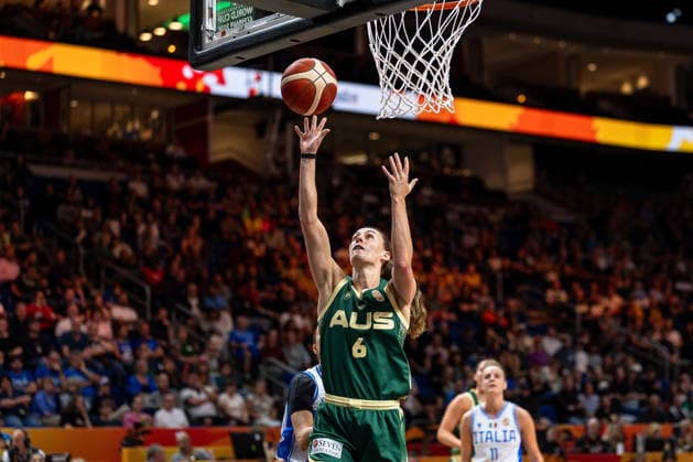 Steph Talbot of Australia, No. 6, making a layup, Germany vs. Italy vs. Australia, Basketball, 2026 FIBA Women’s World Cup, Quarterfinal Qualifier, September 9, 2026, GER, Italy vs. Australia, Basketball, 2026 FIBA Women’s World Cup, Qualification for the quarterfinals, September 9, 2026, Berlin Copyright: xEibner-Pressefoto MaxxVincenx EP_MVN