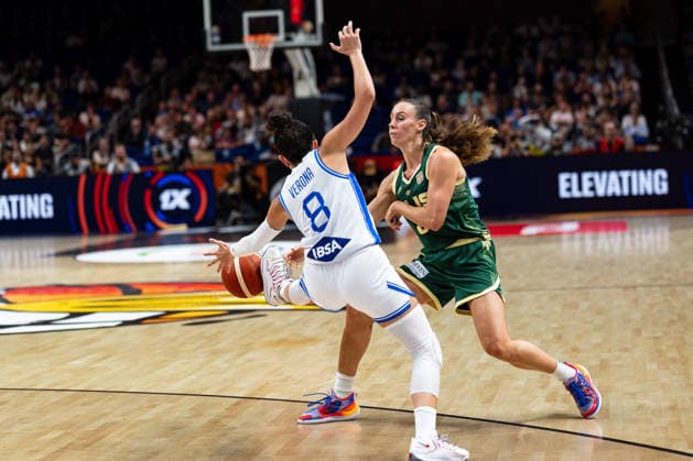 Costanza Verona (Italy), 08, blocks with her foot; Steph Talbot (Australia), 06, with the ball; GER, Italy vs. Australia, basketball, 2026 FIBA Women’s World Cup, quarterfinal qualifier, September 9, 2026, GER, Italy vs. Australia, Basketball, FIBA Women’s World Cup 2026, Qualification for the quarterfinals, September 9, 2026, Berlin Copyright: xEibner-Pressefoto MaxxVincenx EP_MVN