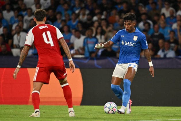 SOCCER - UEFA Champions League - SSC Napoli vs. Arsenal FC Photo by IPA ABACAPRESS.COM88327109 - Ben White of Arsenal F.C. and Alisson Santos of S.S.C. Napoli are in action during the UEFA Champions League Matchday 1 soccer match between S.S.C. Napoli and Arsenal F.C. at the Diego Armando Maradona Stadium on September 9, 2026, in Naples, Italy. Naples Italy  Copyright: xIPAxSport ABACAx