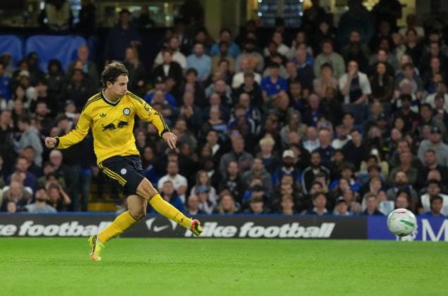 Brenden Aaronson of Leeds United scores the second goal Chelsea v Leeds United, EFL Carabao Cup, Third Round, Football, Stamford Bridge, London, UK - 09 Sep 2026London Stamford Bridge United Kingdom EDITORIAL USE ONLY No use with unauthorised audio, video, data, fixture lists, club league logos or live services. Online in-match use limited to 120 images, no video emulation. No use in betting, games or single club league player publications. Copyright: xJedxLeicester Shutterstockx 17140216ac