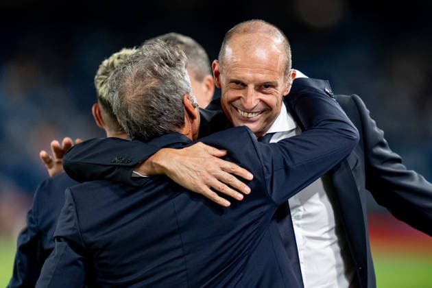 SSC Napoli v Arsenal FC - UEFA Champions League 2026 27 Phase MD1 Massimiliano Allegri Head Coach of SSC Napoli greets Gianfranco Zola during the UEFA Champions League 2026 27 League Phase MD1 match between SSC Napoli and Arsenal FC at Diego Armando Maradona Stadium on September 09, 2026 in Naples, Italy Naples Stadio Diego Armando Maradona Campania Italy Copyright: xGiuseppexMaffiax 20260909_201315_UCL_Napoli-Arsenal_LIA06569