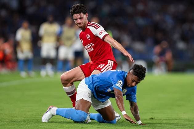 Alisson Santos of Napoli falls on the ball as Declan Rice of Arsenal tries to tackle him Napoli v Arsenal, UEFA Champions League, League Stage, Football, Stadio Diego Armando Maradona, Naples, Italy - 09 Sep 2026Naples Stadio Diego Armando Maradona Italy  Copyright: xMarcoxIacobucci Shutterstockx 17140214fl