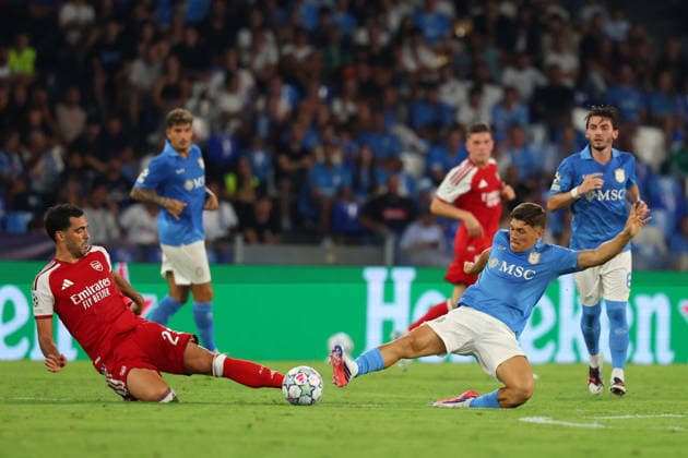 Napoli s Costantino Favasuli fights for the ball with Arsenal s Mikel Merino during the UEFA Champions League football match between Napoli vs Arsenal - Champions League 2026 2027 - Diego Armando Maradona stadium September 9, 2026 Naples, Italy soccer  Copyright: xAlessandroxGarofalo LaPressex