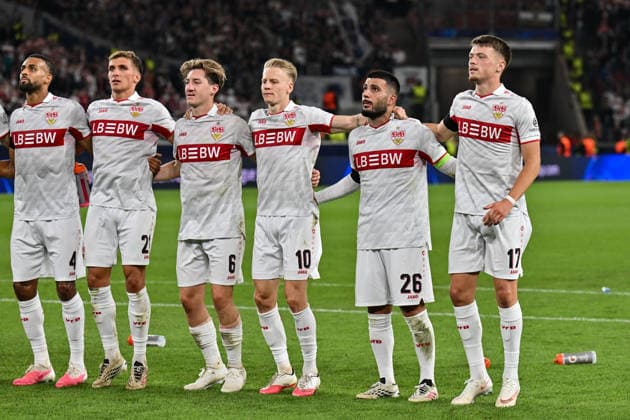 STUTTGART, GERMANY; 09. SEPTEMBER: players from VfB Celbrating the Win aginst Stavanter with the Fans afer the Champions League Match between VfB Stuttgart vs. Viking FK at Matchday 1 at MHP-Arena - Josha VAGNOMAN (VfB Stuttgart 4), Grischa PROEMEL (VfB Stuttgart 21), Angelo STILLER (VfB Stuttgart 6), Chris FUEHRICH (VfB Stuttgart 10), Deniz UNDAV (VfB Stuttgart 26) and Dzenan PEJCINOVIC (VfB Stuttgart 17) Copyright: xBEAUTIFULxSPORTS Goldbergx