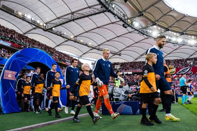 September 9, 2009: Goalkeepers Arild Ostbo and Zlatko Tripic of Viking ahead of the UEFA Champions League soccer match between VfB Stuttgart and Viking on September 9, 2026 in Stuttgart. Photo by Marius Simensen, BILDBYRAN COP 238 MM0072 bbeng football soccer UEFA Champions League VfB Stuttgart Viking  Copyright: MARIUSxSIMENSEN BB260909ZK010