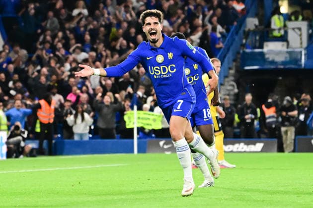 Chelsea v Leeds United, Carabao cup, League cup. GOAL Chelsea forward Pedro Neto (7) scores a goal and celebrates 3-2 during the Carabao cup match between Chelsea and Leeds United at Stamford Bridge, London, UK on 9 September 2026. London Stamford Bridge Greater London UK Editorial use only DataCo restrictions apply See www.football-dataco.com , Copyright: xDennisxGoodwinx PSI-24841-0041