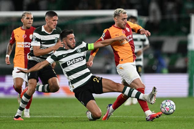 Sporting CP v Galatasaray - UEFA Champions League LISBON, PORTUGAL - SEPTEMBER 9: Baris Alper Yilmaz (R) of Galatasaray in action against Gonchalo Inacio (C) of Sporting CP during the UEFA Champions League match between Sporting CP and Galatasaray at Jose Alvalade Stadium in Lisbon, Portugal on September 9, 2026. Burak Akbulut Anadolu Lisbon Portugal. Editorial use only. Please get in touch for any other usage.  Copyright: x2026xAnadoluxBurakxAkbulutx