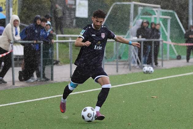 Westphalia Cup: SpVgg Horsthausen vs. Sportfreunde Siegen ** FOR EDITORIAL USE ONLY ** EDITORIAL USE ONLY ** p Soccer Westphalia Cup 2nd Round Wednesday, September 9, 2026 Location: Olymp Sportpark, Herne, Horsthausen SpVgg Horsthausen vs. Sportfreunde Siegen Pictured: Elsamed Ramaj (SF Siegen), Germany, Herne Copyright StefanxRittershaus Copyright: StefanxRittershaus doc87j5hpucfub1ku6nur3b ,EDITORIAL USE ONLY Copyright: StefanxRittershaus