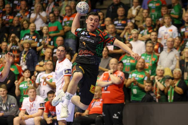 September 9, 2026, xtgx, Handball Champions League, SC Magdeburg vs. Kolstad Handbold Emspor, from left: Tim Thielecke (Magdeburg), takes 8 shots on goal, goal scorer, scores a goal, Magdeburg