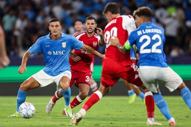 Lorenzo Lucca of Napoli watches the ball come towards him Napoli v Arsenal, UEFA Champions League, League Stage, Football, Stadio Diego Armando Maradona, Naples, Italy - 09 Sep 2026Naples Stadio Diego Armando Maradona Italy  Copyright: xMarcoxIacobucci Shutterstockx 17140214hm