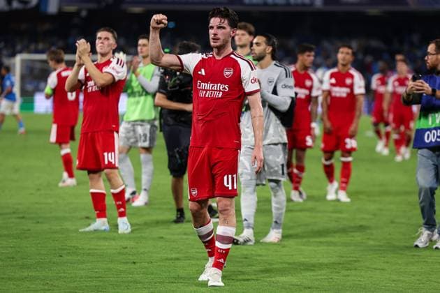 Declan Rice of Arsenal pumps his fist at the Arsenal fans Napoli v Arsenal, UEFA Champions League, League Stage, Football, Stadio Diego Armando Maradona, Naples, Italy - 09 Sep 2026Naples Stadio Diego Armando Maradona Italy  Copyright: xMarcoxIacobucci Shutterstockx 17140214ih