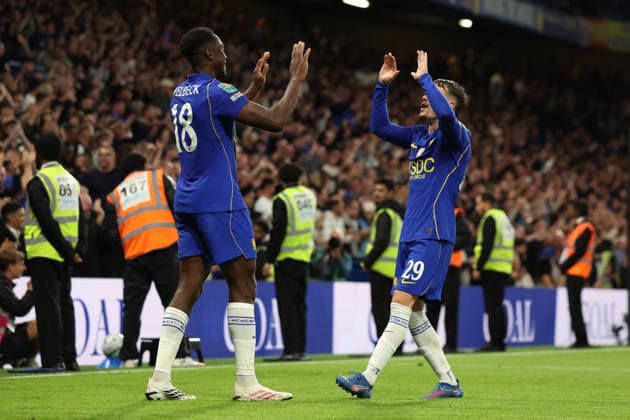 Chelsea v Leeds United, Carabao Cup Danny Welbeck celebrates with Pep Chavarria of Chelsea after scoring the sixth goal for his side during the Chelsea v Leeds United Carabao Cup 3rd Round match at Stamford Bridge, London, England on 9 September 2026 Credit: Tiego Grenho Every Second Media Editorial use only. All images are copyright Every Second Media Limited. No images may be reproduced without prior permission. All rights reserved. Premier League and Football League images are subject to licensing agreements with Football DataCo Limited. see https: www.football-dataco.com Copyright: xIMAGO EveryxSecondxMediax ESM-2145-0043 TiegoxGrenhox xEveryxSecondxMediax