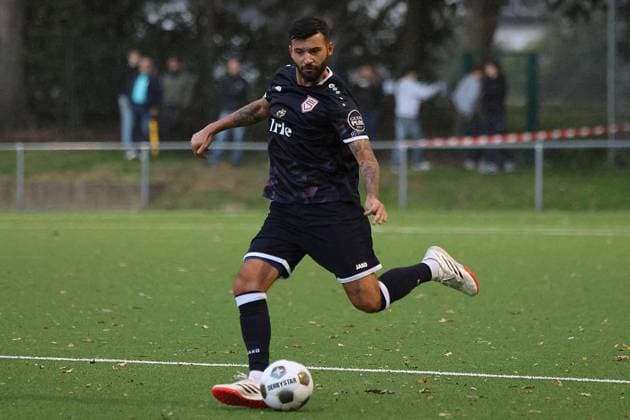 Westphalia Cup: SpVgg Horsthausen vs. Sportfreunde Siegen ** FOR EDITORIAL USE ONLY ** EDITORIAL USE ONLY ** p Soccer Westphalia Cup 2nd Round Wednesday, September 9, 2026 Location: Olymp Sportpark, Herne, Horsthausen SpVgg Horsthausen Sportfreunde Siegen Pictured: Dennis Brock, Sportfreunde Siegen, Germany, Herne Copyright StefanxRittershaus Copyright: StefanxRittershaus doc87j5yd9nx6spzwwuq47 ,EDITORIAL USE ONLY Copyright: StefanxRittershaus