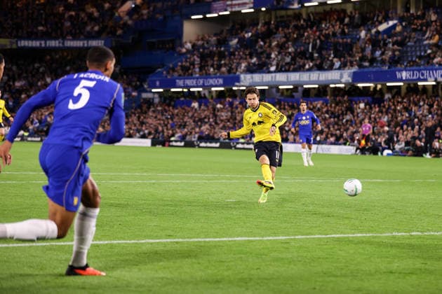 Chelsea gegen Leeds United, 9. September 2026, London, Carabao Cup, 3. Runde: Chelsea gegen Leeds United – Brendan Aaronson von Leeds United erzielt das zweite Tor. Foto: Jacques Feeney. Abseits. London, Großbritannien  Copyright: xJacquesxFeeneyx xOffsidexOffside