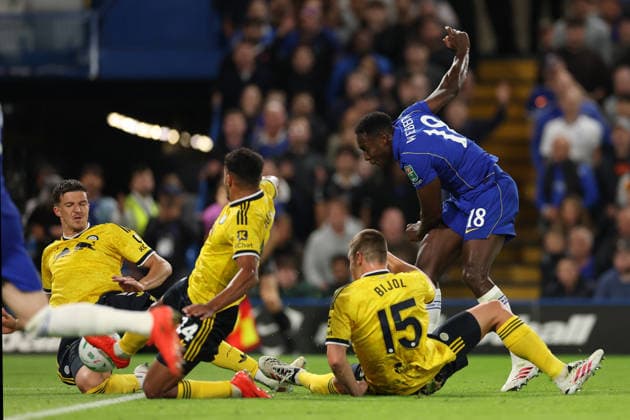 Chelsea v Leeds United, Carabao Cup Danny Welbeck of Chelsea scores the fourth goal for his side during the Chelsea v Leeds United Carabao Cup 3rd Round match at Stamford Bridge, London, England on 9 September 2026 Credit: Tiego Grenho Every Second Media Editorial use only. All images are copyright Every Second Media Limited. No images may be reproduced without prior permission. All rights reserved. Premier League and Football League images are subject to licensing agreements with Football DataCo Limited. see https: www.football-dataco.com Copyright: xIMAGO EveryxSecondxMediax ESM-2145-0053 TiegoxGrenhox xEveryxSecondxMediax