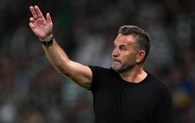 Sporting CP v Galatasaray - UEFA Champions League LISBON, PORTUGAL - SEPTEMBER 9: Head Coach Okan Buruk of Galatasaray follows the UEFA Champions League match between Sporting CP and Galatasaray at Jose Alvalade Stadium in Lisbon, Portugal on September 9, 2026. Burak Akbulut Anadolu Lisbon Portugal. Editorial use only. Please get in touch for any other usage.  Copyright: x2026xAnadoluxBurakxAkbulutx