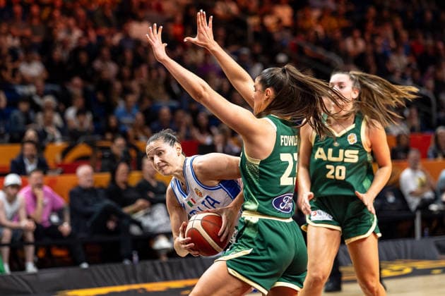 Cecilia Zandalasini (Italy), No. 9, dribbling past Alex Fowler (Australia), No. 23, GER, Italy vs. Australia, Basketball, 2026 FIBA Women s World Cup, Quarterfinal Qualifier, September 9, 2026, GER, Italy vs. Australia, basketball, 2026 FIBA Women’s World Cup, quarterfinal qualifier, September 9, 2026, Berlin Copyright: xEibner-Pressefoto MaxxVincenx EP_MVN