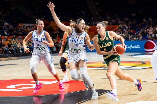 Steph Talbot (Australia), No. 6, dribbling against Lorela Cubaj (Italy), No. 13, GER, Italy vs. Australia, Basketball, 2026 FIBA Women’s World Cup, Quarterfinal Qualifier, September 9, 2026, GER, Italy vs. Australia, Basketball, 2026 FIBA Women’s World Cup, Qualification for the Quarterfinals, September 9, 2026, Berlin Copyright: xEibner-Pressefoto MaxxVincenx EP_MVN
