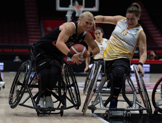 September 9, 2026, Ottawa, On, Canada: Canada s Kady Dandeneau (left) comes off the ground as she collides with Spain s Maria Victoria Alonso Vilarino (13) during first half IWBF Wheelchair Basketball World Championships group stage action in Ottawa, Wednesday Sept. 9, 2026. Canada News - September 9, 2026  - ZUMAc35_ 20260909_zaf_c35_084 Copyright: xAdrianxWyldx