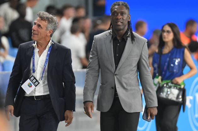 SOCCER - UEFA Champions League - SSC Napoli vs. Arsenal FC Photo by IPA ABACAPRESS.COM88331995 - Clarence Seedorf and Gianfranco Zola before the UEFA Champions League match between SSC Napoli and Arsenal FC at the Diego Armando Maradona Stadium Naples Italy  Copyright: xIPAxSport ABACAx