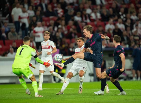 Kristoffer Askildsen of Viking shoots a ball over Fabian Bredlow of Stuttgart in attack but no goal during UEFA Champions League - Matchday 1 season 26 27 game between Stuttgart and Viking (Ruslan Taran Ball Raw Images) Stuttgart MHP Arena Germany Copyright: xRuslanxTaranx RUS_STUTT-VIKING-0253