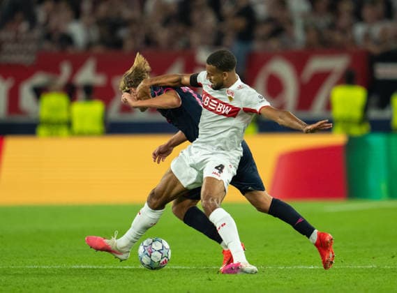 Josha Vagnoman of VfB Stuttgart fights for the ball with Erik Botheim of Viking FK during UEFA Champions League - Matchday 1 season 26 27 game between Stuttgart and Viking (Ruslan Taran Ball Raw Images) Stuttgart MHP Arena Germany Copyright: xRuslanxTaranx RUS_STUTT-VIKING-0368