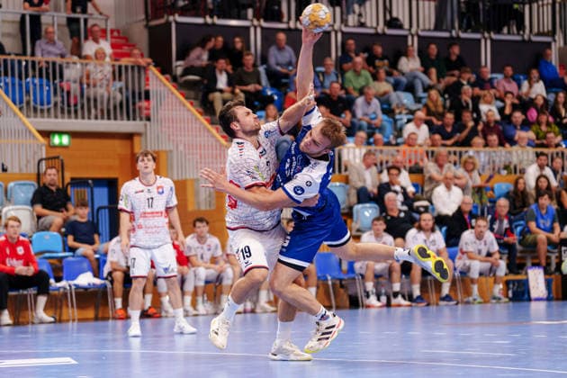 2 Handball Bundesliga 2, Matchday 1: VfL Potsdam vs. TV 05 07 Hüttenberg; Vit Reichl of TV 05 07 Hüttenberg, 19, in a one-on-one battle against Tim Niclas Schröder of VfL Potsdam, 33 on September 9, 2026, at the MBS Arena, Potsdam, Brandenburg, Germany