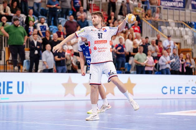 German Handball Bundesliga 2, Matchday 1: VfL Potsdam vs. TV 05 07 Hüttenberg; David Kuntscher of TV 05 07 Hüttenberg scored 97 points on a penalty throw on September 9, 2026, at the MBS Arena, Potsdam, Brandenburg, Potsdam, MBS Arena, Brandenburg, Germany