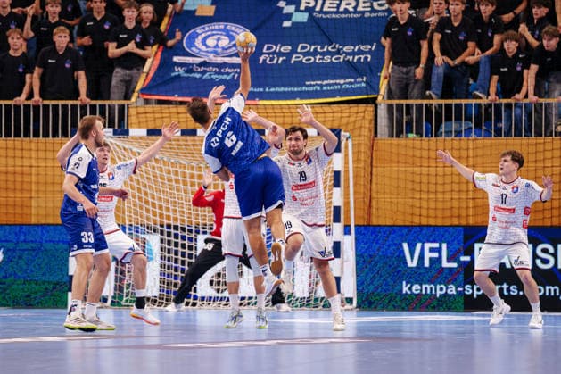 2 Handball Bundesliga 2, Matchday 1: VfL Potsdam vs. TV 05 07 Hüttenberg. Markus Mahr (1, VfL Potsdam) scored the game-winning goal with a jump shot on September 9, 2026, at the MBS Arena in Potsdam, Brandenburg, Germany.