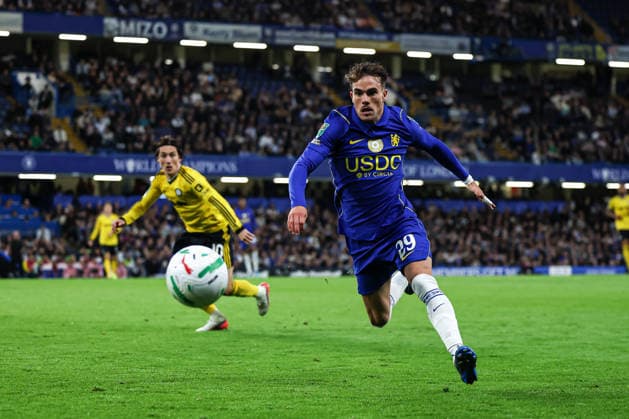 LONDON, ENGLAND, Wednesday 9th Sep 2026: Pep Chavarria of Chelsea runs to the ball during the Carabao Cup, English League Cup 3rd round match between Chelsea and Leeds at Stamford Bridge in London, England. (Photo by Alex Ferrelly Sports Press Photo) Copyright: xAlexxFerrelly SportsxPressxPhotox Sportspressphoto_SPR227225
