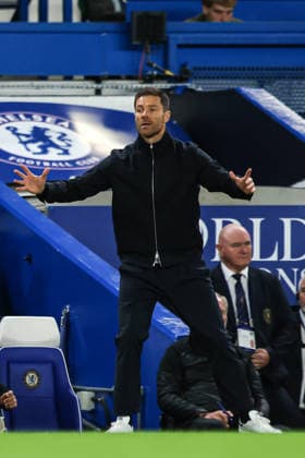 LONDON, ENGLAND, Wednesday 9th Sep 2026: Xabi Alonzo of Chelsea instructs the team during the Carabao Cup, English League Cup 3rd round match between Chelsea and Leeds at Stamford Bridge in London, England. (Photo by Alex Ferrelly Sports Press Photo) Copyright: xAlexxFerrelly SportsxPressxPhotox Sportspressphoto_SPR227234