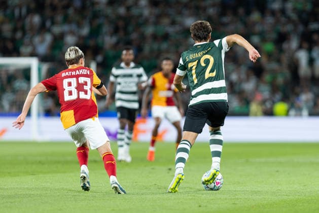 September 9, 2026, Lisbon, Lisbon, Portugal: Galatasaray midfielder from Russia ALEKSEY BATRAKOV (83) and Sporting defender from Portugal EDUARDO QUARESMA (72) in action during the game for the League Phase for the UEFA Champions League between Sporting and Galatasaray at Estadio Jose de Alvalade Lisbon Portugal - ZUMAs359 20260909_zsp_s359_050 Copyright: xAlexandrexdexSousax
