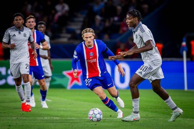 PARIS - SLOVAN BRATISLAVA Mika Godts of PSG and Sahmkou Camara of Slovan during the matchday 1 of League phase round of UEFA Champions league football match between Paris Saint Germain and SK Slovan Bratislava at Parc des Princes. Paris, France, September 09, 2026. Copyright: xx 080A4766