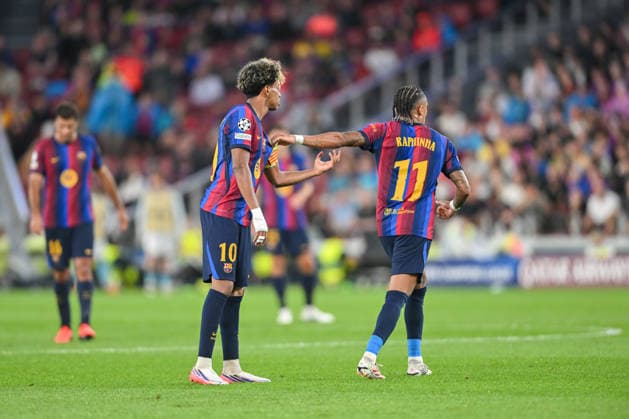 FC Barcelona, Barca v FEYENOORD SPOTIFY CAMP NOU. BARCELONA. September 9, 2026 FC BARCELONA vs FEYENOORD September 9, 2026 Raphina (11) of FC Barcelona gives Lamine Yamal (10) of FC Barcelona the captain s armband during the soccer match corresponding to the group stage match of the UEFA Champions League between FC Barcelona and Feyenoord at Spotify Camp Nou in Barcelona, Spain. Barcelona ESP Copyright: xS.xRosx