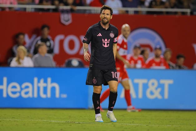 CHICAGO, IL - SEPTEMBER 09: Lionel Messi 10 of Inter Miami CF look on during the first half of a match against Chicago Fire FC on September 9, 2026 at Soldier Field in Chicago, Illinois. (Photo by Melissa Tamez Icon Sportswire) SOCCER: SEP 09 MLS, Fussball Herren, USA Chicago Fire FC vs Inter Miami CF EDITORIAL USE ONLY Icon260909014