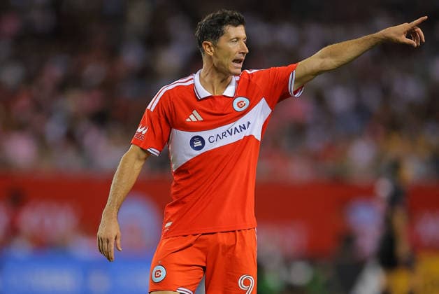 CHICAGO, IL - SEPTEMBER 09: Robert Lewandowski 9 of the Chicago Fire FC looks on during the second half of a match against Inter Miami CF on September 9, 2026 at Soldier Field in Chicago, Illinois. (Photo by Melissa Tamez Icon Sportswire) SOCCER: SEP 09 MLS, Fussball Herren, USA Chicago Fire FC vs Inter Miami CF EDITORIAL USE ONLY Icon260909025