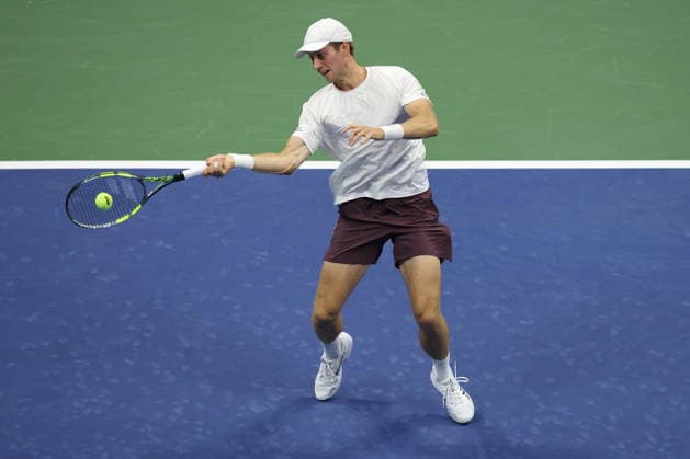 US Open tennis tournament - Day 10 Botic van de Zandschulp of the Netherlands in action against Alexander Zverev of Germany in their men s singles quarter-final match at the US Open Tennis Championships at the USTA Billie Jean King National Tennis Center in Flushing Meadows, New York, USA, 09 September 2026. The 2026 US Open runs from 23 August through 13 September. FLUSHING MEADOWS NEW YORK United States  Copyright: xBRIANxHIRSCHFELDx