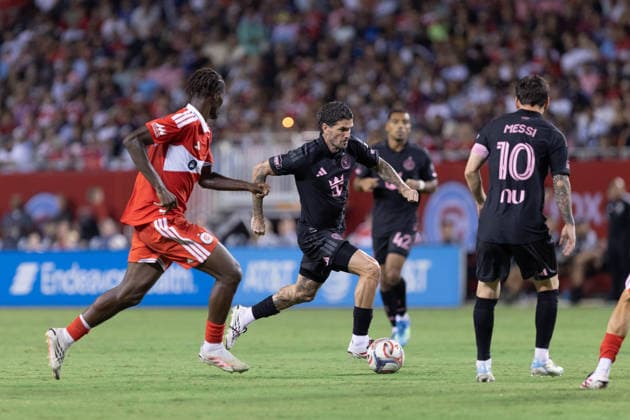 CHICAGO, USA - September 9: Rodrigo De Paul (7 Inter Miami CF) dribbles the ball during the Major League Soccer game between Chicago Fire FC and Inter Miami CF at Soldier Field on Wednesday September 9 in Chicago, USA Copyright: xShainaxBenhiyoun SPPx Sportspressphoto_SPR227547