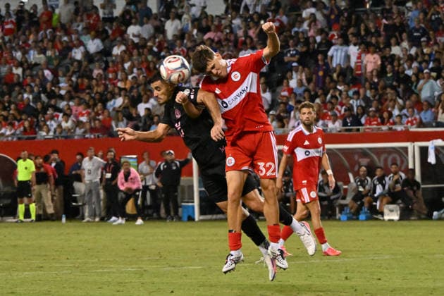 CHICAGO, IL - SEPTEMBER 09: Germ‡n Berterame 19 of Inter Miami CF and Noah Allen 32 of the Chicago Fire FC battle for the header during the second half in a game between Inter Miami and the Chicago Fire FC on September 9, 2026, at Soldier Field, in Chicago, IL. (Photo by Patrick Gorski Icon Sportswire) SOCCER: SEP 09 MLS, Fussball Herren, USA Chicago Fire FC vs Inter Miami CF EDITORIAL USE ONLY Icon26090960