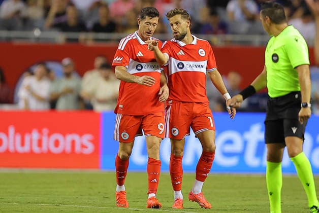 CHICAGO, IL - SEPTEMBER 09: Philip Zinckernagel 11 of the Chicago Fire FC and Robert Lewandowski 9 of the Chicago Fire FC chat during the first half of a match against Inter Miami CF on September 9, 2026 at Soldier Field in Chicago, Illinois. (Photo by Melissa Tamez Icon Sportswire) SOCCER: SEP 09 MLS, Fussball Herren, USA Chicago Fire FC vs Inter Miami CF EDITORIAL USE ONLY Icon260909056