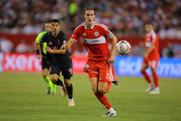CHICAGO, IL - SEPTEMBER 09: Jack Elliott 3 of the Chicago Fire FC in action during the first half of a match against Chicago Fire FC on September 9, 2026 at Soldier Field in Chicago, Illinois. (Photo by Melissa Tamez Icon Sportswire) SOCCER: SEP 09 MLS, Fussball Herren, USA Chicago Fire FC vs Inter Miami CF EDITORIAL USE ONLY Icon260909074
