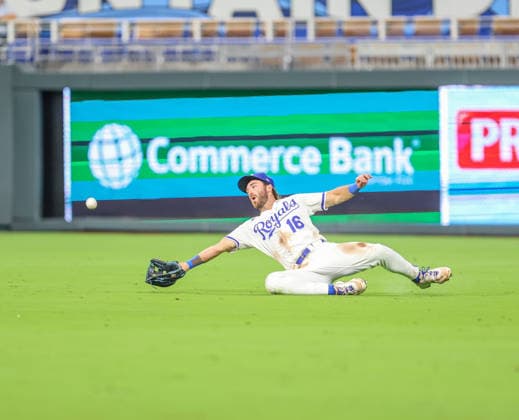 SEP 9, 2026: Kansas City Royals outfielder John Rave (16) catches a fly ball in the 4th inning against the Diamondbacks at Kauffman Stadium Kansas City, MO. CSM Kansas City United States - ZUMAc04_ 20260909_zma_c04_110 Copyright: xRomanxPunox