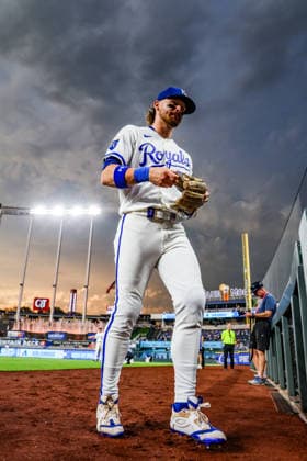 SEP 9, 2026: Kansas City Royals shortstop Bobby Witt Jr. (7) walks towards the dugout after warming up against the Diamondbacks at Kauffman Stadium Kansas City, MO. CSM Kansas City United States - ZUMAc04_ 20260909_zma_c04_111 Copyright: xRomanxPunox