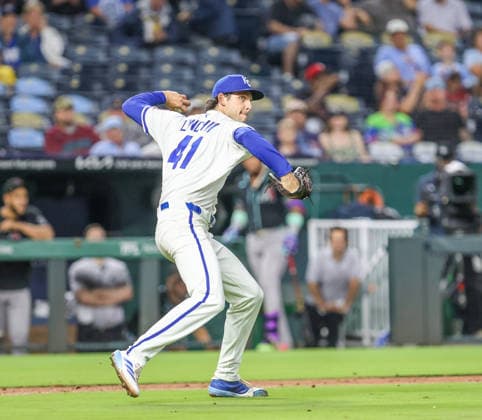SEP 9, 2026: Kansas City Royals starting pitcher Daniel Lynch IV (41) fields a bunt in the 5th inning against the Diamondbacks at Kauffman Stadium Kansas City, MO. CSM Kansas City United States - ZUMAc04_ 20260909_zma_c04_130 Copyright: xRomanxPunox