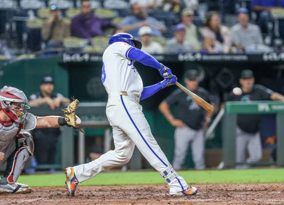 SEP 9, 2026: Kansas City Royals center fielder Kyle Isbel (28) hits a single in the 3rd inning against the Diamondbacks at Kauffman Stadium Kansas City, MO. CSM Kansas City United States - ZUMAc04_ 20260909_zma_c04_136 Copyright: xRomanxPunox