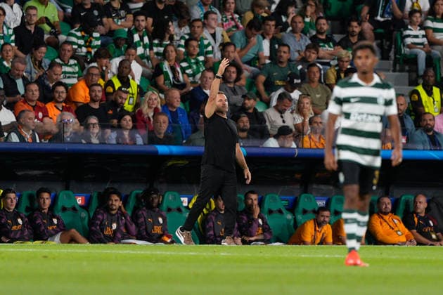 Sporting CP Vs Galatasaray SK in Lisbon, Portugal Okan Buruk, Galatasaray SK Coach, (C) and Luis Guilherme of Sporting CP (R) in action during UEFA Champions League 2025 26 League phase Matchday 1 between Sporting CP and Galatasaray SK at Estadio Jose Alvalade. Final score: Sporting CP 3:1 Galatasaray SK Lisbon Portugal Copyright: xBrunoxdexCarvalhox xSOPAxImagesx brunodecarvalho_sportingalatasaray-1706