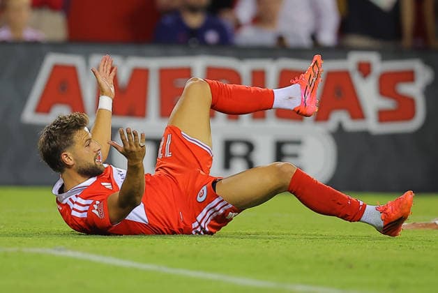CHICAGO, IL - SEPTEMBER 09: Philip Zinckernagel 11 of the Chicago Fire FC reacts to no call during the second half of a match against Inter Miami CF on September 9, 2026 at Soldier Field in Chicago, Illinois. (Photo by Melissa Tamez Icon Sportswire) SOCCER: SEP 09 MLS, Fussball Herren, USA Chicago Fire FC vs Inter Miami CF EDITORIAL USE ONLY Icon260909125