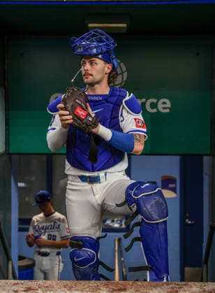 SEP 9, 2026: Kansas City Royals catcher Carter Jensen (22) gets ready to get on the field against the Diamondbacks at Kauffman Stadium Kansas City, MO. CSM Kansas City United States - ZUMAc04_ 20260909_zma_c04_148 Copyright: xRomanxPunox